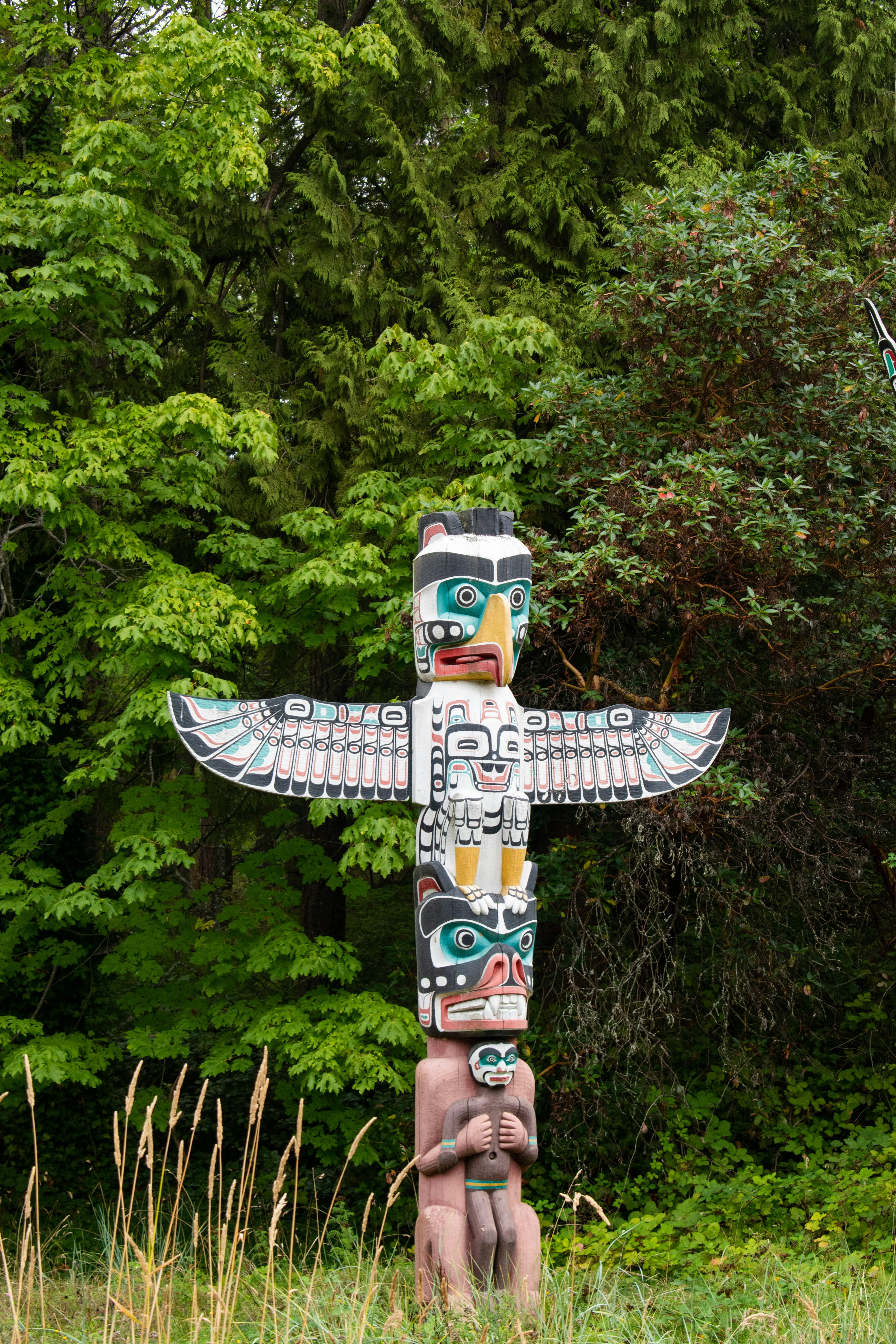 Arte indígena do Canadá em meio à natureza